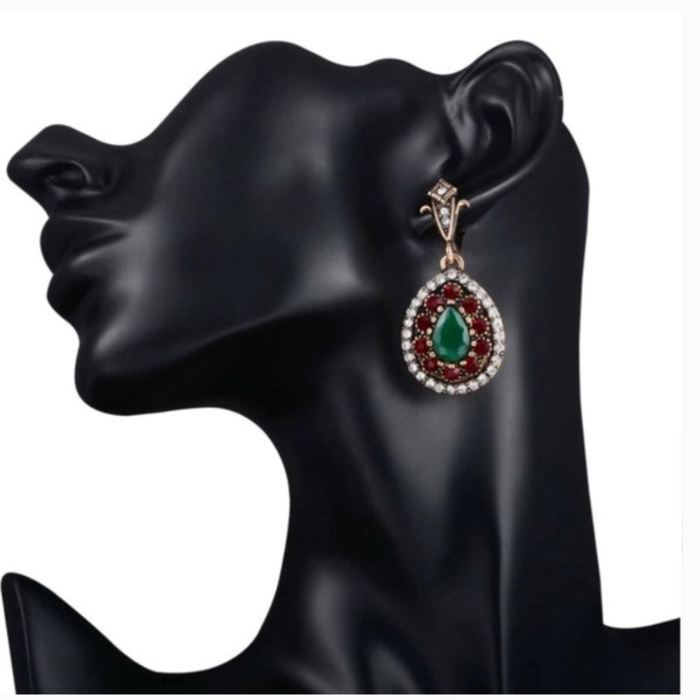 NEW Rhinestone Earrings - Picture 3 of 14